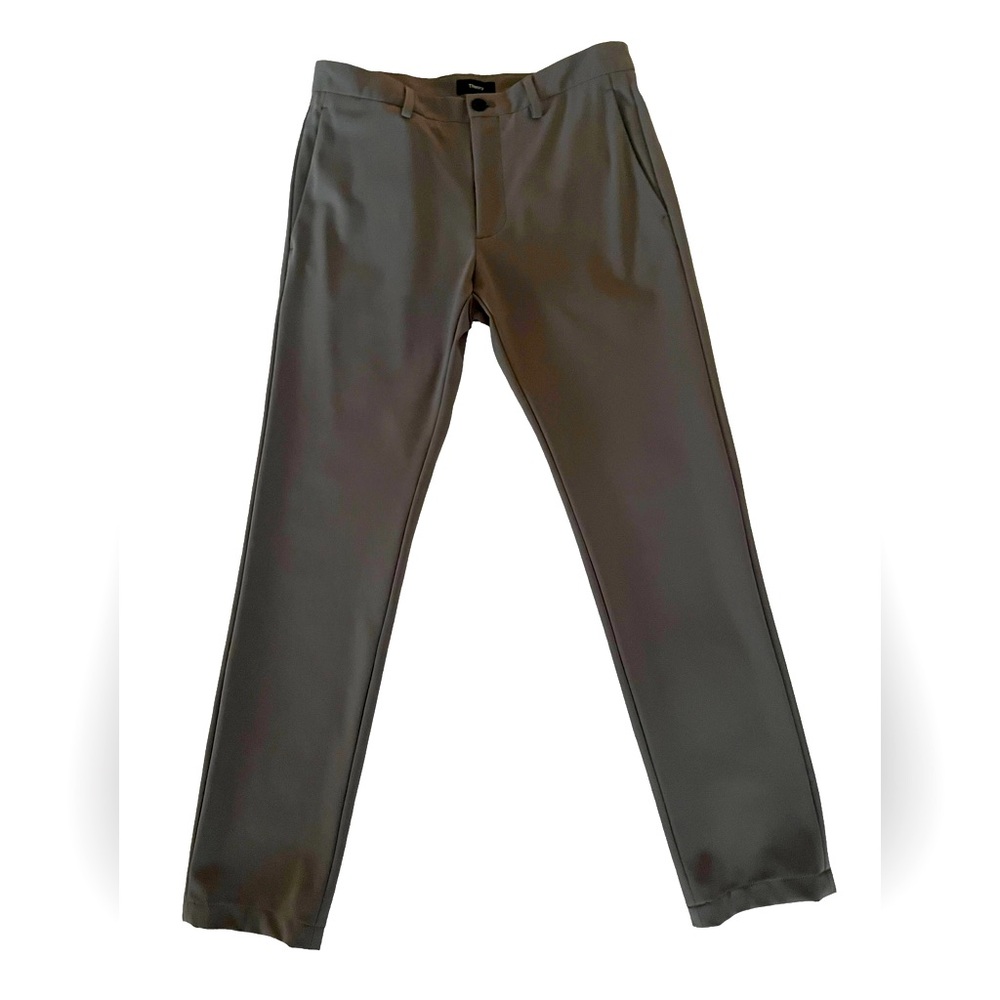 Theory slim-straight cut. Excellent condition.  Like new.